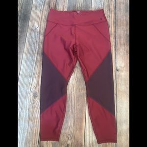 Good American nwt size 5 burgundy gym leggings
